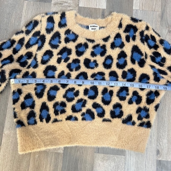 ❄️ Aritzia Sunday Best Kitten Sweater - Picture 5 of 7